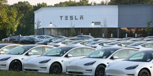 Lo siento, propietarios mayores de Tesla. Tu coche no será autónomo.

 | Transportation,tesla