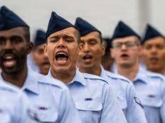 El reclutamiento está completo. El ejército estadounidense ahora quiere 44.500 soldados adicionales.
| Military & Defense,military-recruiting,pentagon El reclutamiento está completo. El ejército estadounidense ahora quiere 44.500 soldados adicionales.
| Military & Defense,military-recruiting,pentagon