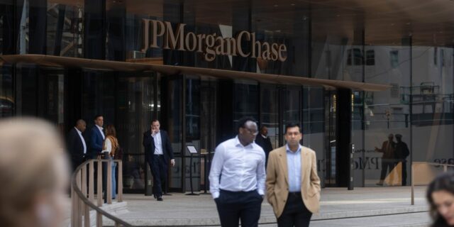 JPMorgan asciende a 135 banqueros y comerciantes a MD - Ver lista

 | Finance,jpmorgan,managing-director,wall-street,dealmaking,investment-banking,m-a,finance,trading,exclusive,limited-synd