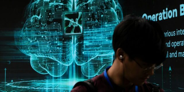 El ex ingeniero de ByteDance dice que la IA china está "muy por detrás" de la estadounidense

 | AI,ai,artificial-intelligence,bytedance,china,ai-race,trending-uk,hustle-culture-big-bet