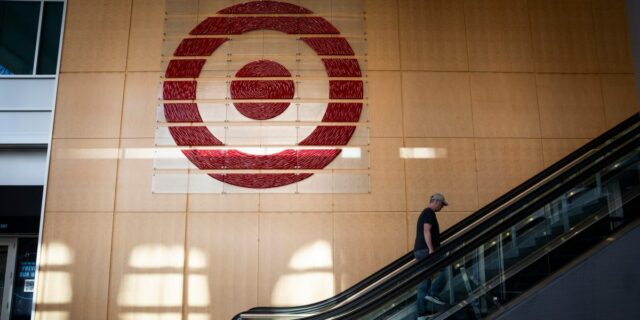 Target ordena el regreso de 150 trabajadores remotos a la sede de Minneapolis

 | Retail,Careers,Strategy,target,minneapolis,careers,remote-work,return-to-office,leadership,retail