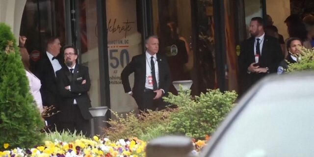 Un asistente describe la baja seguridad en la cena de corresponsales de la Casa Blanca

 | News,video-fromat-supercut