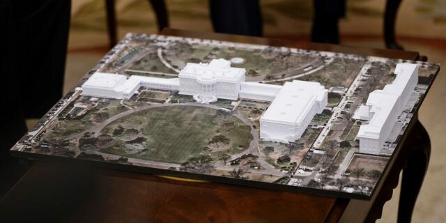 Trump utiliza disparos para paralizar su salón de baile de la Casa Blanca

 | Politics,donald-trump,white-house-correspondents-dinner-shooting,white-house-correspondents-dinner,white-house-ballroom,east-wing