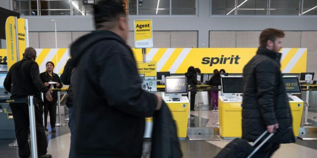 Datos de tarifas aéreas: los precios de los billetes podrían aumentar un 14% si Spirit colapsa

 | Travel,Transportation,spirit-airlines,airfare,airlines,spirit-bankruptcy