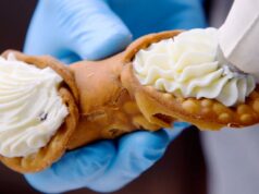 Elabora a mano 300.000 cannolis al año
| Food,video-format-small-business,small-business,linkedin,cannoli,naples,italy,brooklyn,cookie Elabora a mano 300.000 cannolis al año
| Food,video-format-small-business,small-business,linkedin,cannoli,naples,italy,brooklyn,cookie