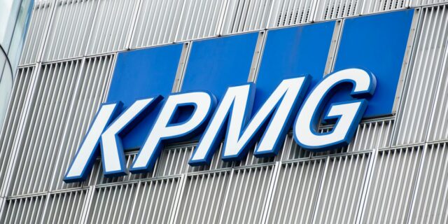 KPMG despide a 400 consultores estadounidenses a medida que la demanda se desacelera en áreas clave

 | AI,Tech,Finance,Careers,Economy,kpmg,layoffs,job-cuts,careers,big-four,consulting