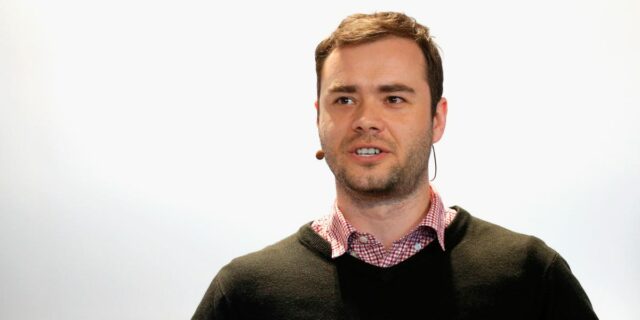 El hombre que inventó la codificación Vibe dice que el código AI todavía puede ser "repugnante"

 | Tech,AI,ai,vibe-coding,software-engineer,coding,vibe-mode