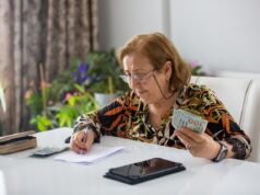 La nueva propuesta de Seguridad Social limitaría los pagos de los ricos ahora y de muchos más en el futuro
| La nueva propuesta de Seguridad Social limitaría los pagos de los ricos ahora y de muchos más en el futuro
|