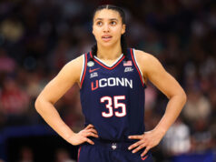 La selección número uno en el draft de la WNBA de esta noche traerá a casa $500,000 como novato, un aumento de más del 500 por ciento con respecto a la selección del año pasado.
| La selección número uno en el draft de la WNBA de esta noche traerá a casa $500,000 como novato, un aumento de más del 500 por ciento con respecto a la selección del año pasado.
|