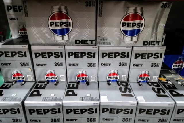 Pepsi dice que los recortes de precios y los esfuerzos de bienestar están haciendo que los clientes regresen y las existencias están aumentando

 | 