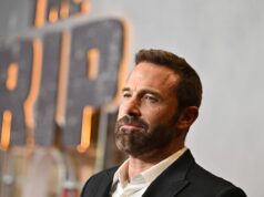 Ben Affleck le da a Jennifer López su parte de 60 millones de dólares y una mansión de 24 baños en Beverly Hills
| Ben Affleck le da a Jennifer López su parte de 60 millones de dólares y una mansión de 24 baños en Beverly Hills
|