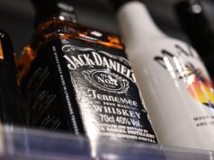 Las acciones de Brown-Forman son las mayores ganadoras del S&P 500 el jueves a medida que se intensifica el drama de las fusiones
| Las acciones de Brown-Forman son las mayores ganadoras del S&P 500 el jueves a medida que se intensifica el drama de las fusiones
|