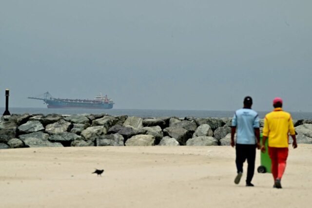Comienza el bloqueo de Trump. He aquí por qué las acciones sólo están cayendo ligeramente en este momento.

 | 
