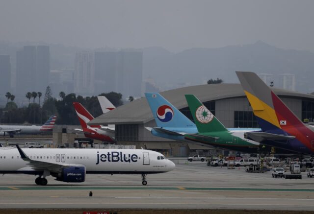 Las aerolíneas recortaron vuelos ante el aumento de los precios del combustible: una consecuencia económica de la guerra de Irán que los mercados pueden estar pasando por alto

 | 