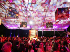 La cena de corresponsales de la Casa Blanca se convirtió en un fin de semana estilo Hollywood de fiestas sin parar. Incluso los anfitriones de Grindr.
| La cena de corresponsales de la Casa Blanca se convirtió en un fin de semana estilo Hollywood de fiestas sin parar. Incluso los anfitriones de Grindr.
|