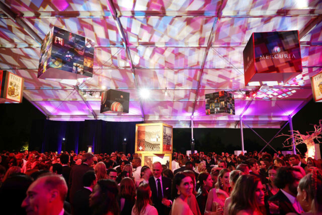 La cena de corresponsales de la Casa Blanca se convirtió en un fin de semana estilo Hollywood de fiestas sin parar. Incluso los anfitriones de Grindr.

 | 