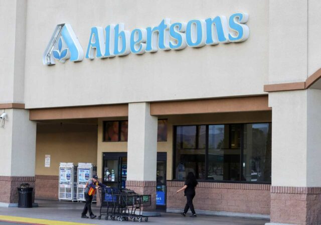 Albertsons cita un crecimiento más lento del GLP-1 y precios Albertsons cita un crecimiento más lento del GLP-1 y precios más altos del gas para explicar el fracaso de las ventas y las perspectivas pesimistas
|