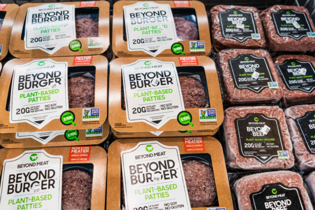 Cómo Beyond Meat pasó de ser una fuente inagotable de proteínas vegetales valorada en 14.000 millones de dólares a una acción de un centavo

 | 