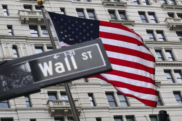 Los futuros de las acciones estadounidenses caen y el petróleo sube antes de una semana ocupada para Wall Street

 | 