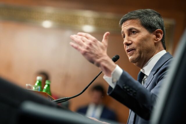 Las cuatro principales conclusiones de la audiencia de confirmación de Kevin Warsh elegida por la Reserva Federal de Trump, dice el estratega Tom Lee

 | 