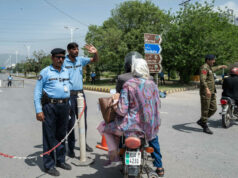 Los precios del petróleo suben tras el cierre del Estrecho de Ormuz mientras las conversaciones de paz se hunden en la incertidumbre
| Los precios del petróleo suben tras el cierre del Estrecho de Ormuz mientras las conversaciones de paz se hunden en la incertidumbre
|