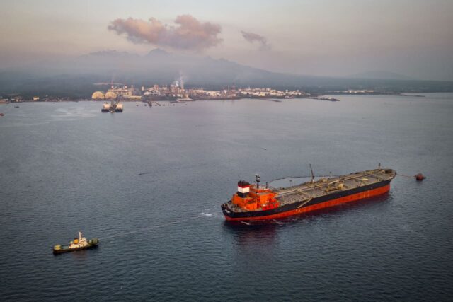 Los futuros del petróleo Brent caen hasta 98 dólares antes Los futuros del petróleo Brent caen hasta 98 dólares antes del discurso de Trump sobre la guerra de Irán
|