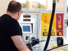 Las exenciones fiscales a la gasolina parecen tentadoras: 4 dólares el galón. Lástima que en realidad no funcionan.
| Las exenciones fiscales a la gasolina parecen tentadoras: 4 dólares el galón. Lástima que en realidad no funcionan.
|