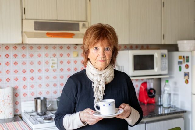 “Soy su chivo expiatorio”: mi suegra desperdició todo su dinero. ¿Deberíamos comprarle una casa para que no se quede sin hogar?

 | 