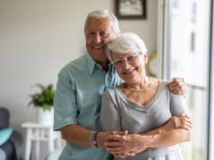 Estamos en los sesenta y sin herederos. Me gusta donar 30.000 dólares de nuestra IRA de 700.000 dólares a organizaciones benéficas; mi marido no está de acuerdo. ¿Quién tiene razón?
| Estamos en los sesenta y sin herederos. Me gusta donar 30.000 dólares de nuestra IRA de 700.000 dólares a organizaciones benéficas; mi marido no está de acuerdo. ¿Quién tiene razón?
|