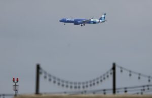 ¿JetBlue acaba de admitir el monitoreo de tarifas? La aerolínea ahora dice que la publicación viral sobre un aumento de tarifa de $230 fue un error.
| ¿JetBlue acaba de admitir el monitoreo de tarifas? La aerolínea ahora dice que la publicación viral sobre un aumento de tarifa de $230 fue un error.
|