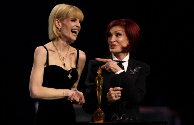 A 9 meses de la muerte de Ozzy, Sharon Osbourne pone a la venta su mansión de Los Ángeles por 17 millones de dólares

 | 