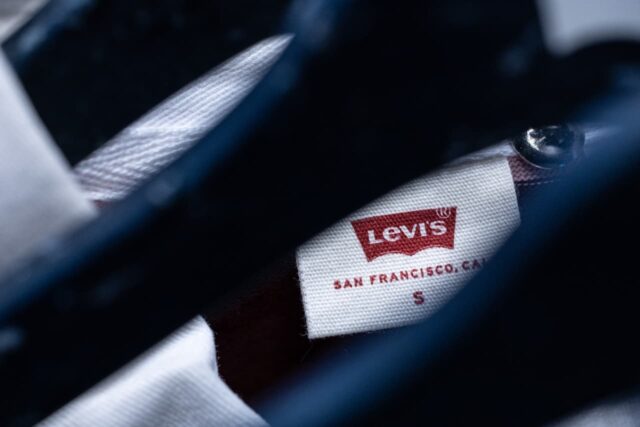 Levi's eleva sus perspectivas de ventas, desafiando las preocupaciones sobre Levi's eleva sus perspectivas de ventas, desafiando las preocupaciones sobre el impacto del conflicto con Irán
|