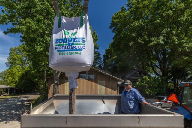 La mayoría de los agricultores estadounidenses no pueden permitirse todo el fertilizante que necesitan este año. La apertura del Estrecho de Ormuz llega demasiado tarde.

 | 