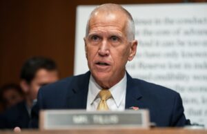 El senador Thom Tillis abandona la oposición y dice que apoyará la confirmación de Kevin Warsh por parte de la Fed
| El senador Thom Tillis abandona la oposición y dice que apoyará la confirmación de Kevin Warsh por parte de la Fed
|