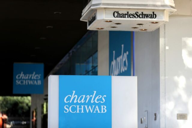 La gente gestiona activamente su dinero más que nunca, dice Charles Schwab

 | 