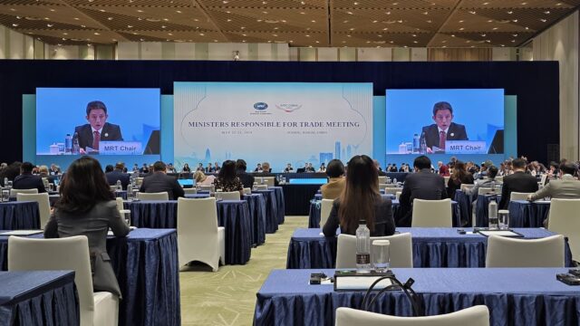 China pide cooperación en APEC mientras ministro de Comercio se China pide cooperación en APEC mientras ministro de Comercio se salta apertura
|