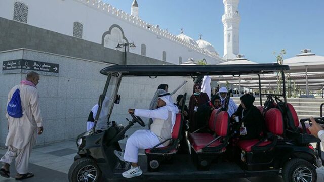 La primera oleada de peregrinos indonesios al Hajj abandona Medina

 | 