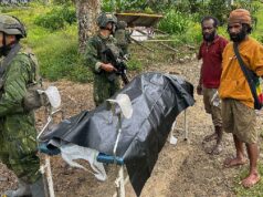 Koops Habema: minero de oro civil en Yahukimo
| Koops Habema: minero de oro civil en Yahukimo
|
