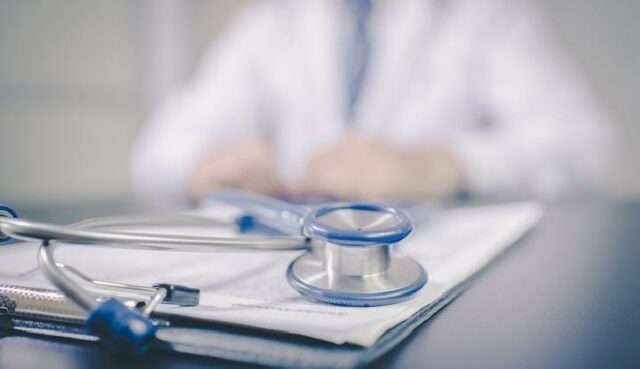 Muere un joven médico y un experto pide una evaluación del sistema de prácticas

 | 