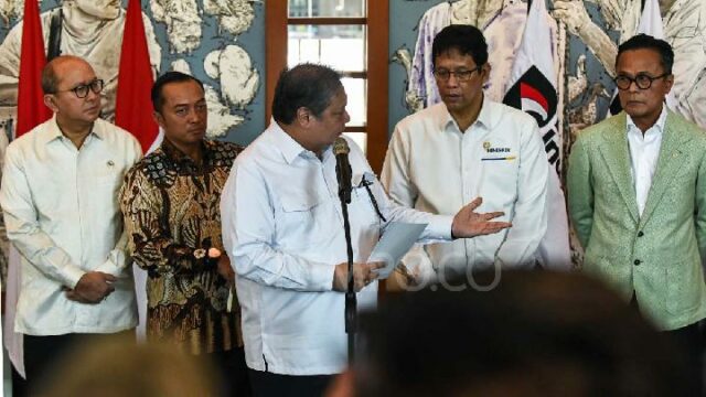 Prabowo celebra una reunión económica y convoca al Ministro de Finanzas y al Gobernador de BI

 | 
