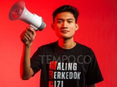 El ex presidente del BEM UGM Tiyo protesta contra la cancelación de los debates en la Unnes
| El ex presidente del BEM UGM Tiyo protesta contra la cancelación de los debates en la Unnes
|