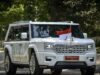 Al llegar a Cebú, Prabowo fue recogido por el coche «Indonesia 1» de Maung.
| Al llegar a Cebú, Prabowo fue recogido por el coche "Indonesia 1" de Maung.
|