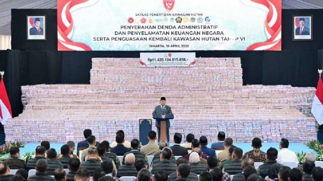 La razón por la que Prabowo mostró miles de millones de dinero en el evento del grupo de trabajo del PKH

 | 