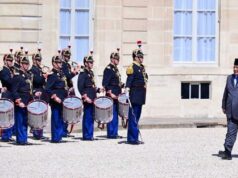 Prabowo realiza oraciones de Eid al-Adha en París
| Prabowo realiza oraciones de Eid al-Adha en París
|