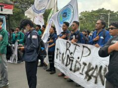 La policía impide que las masas de manifestantes del Día Nacional de la Educación se dirijan al palacio
| La policía impide que las masas de manifestantes del Día Nacional de la Educación se dirijan al palacio
|