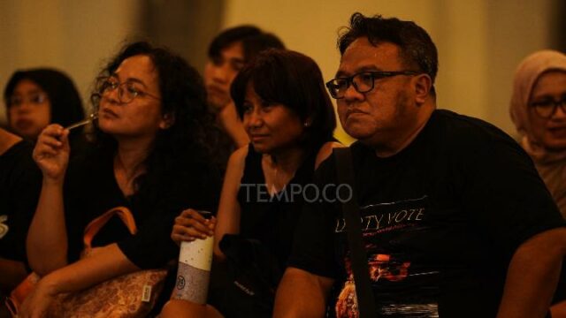 Dandhy se pregunta por qué el TNI disolvió la película Pig Festival

 | 