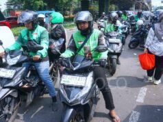 Teddy se reúne con el director ejecutivo de GoTo y analiza la política de Prabowo con respecto a Ojol
| Teddy se reúne con el director ejecutivo de GoTo y analiza la política de Prabowo con respecto a Ojol
|