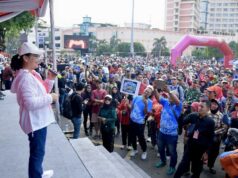 El alcalde de Semarang libera a miles de participantes para formar 479 juntos
| El alcalde de Semarang libera a miles de participantes para formar 479 juntos
|