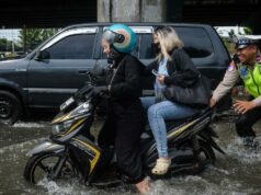 Para superar las inundaciones de Kembangan, el oeste de Yakarta construirá canales en JORR
| Para superar las inundaciones de Kembangan, el oeste de Yakarta construirá canales en JORR
|