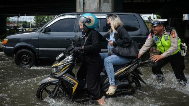Para superar las inundaciones de Kembangan, el oeste de Yakarta construirá canales en JORR

 | 